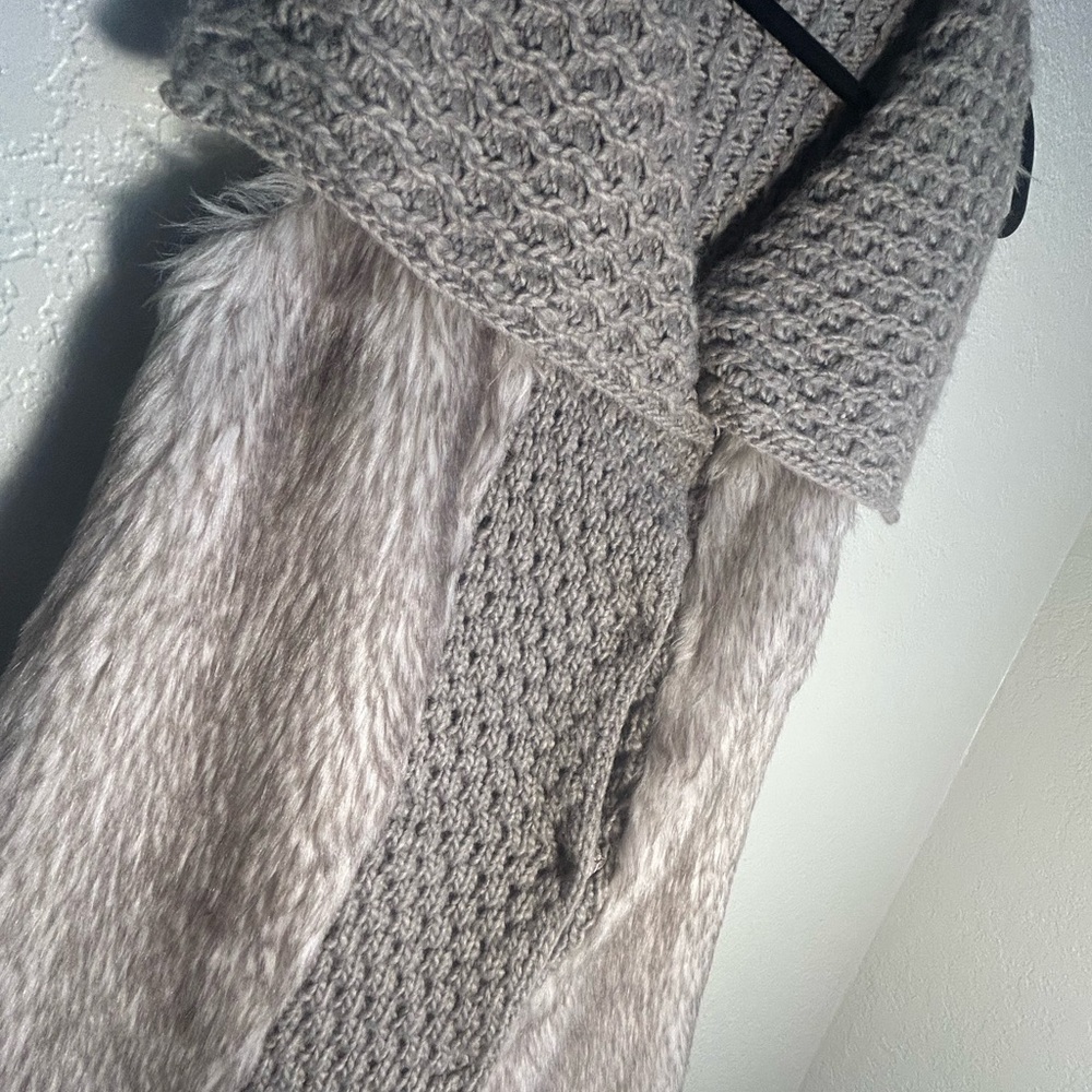 Nine West Vintage American Jeans Gray Button Up Knit and Faux Fur Vest - Picture 3 of 6
